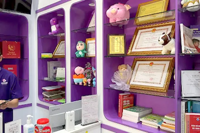 Kệ giấy khen, chứng nhận