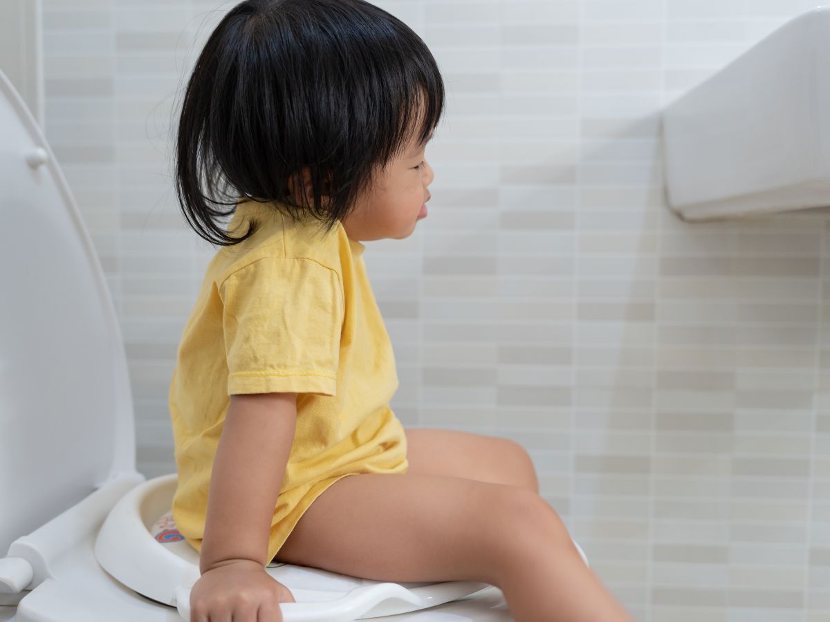 Trẻ sơ sinh bị táo bón quấy khóc và khó chịu
